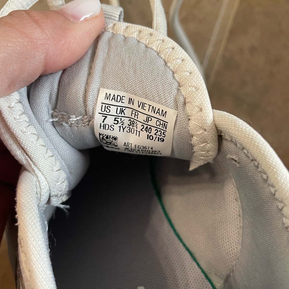 Adidas shoes size 7 - Picture 4 of 4